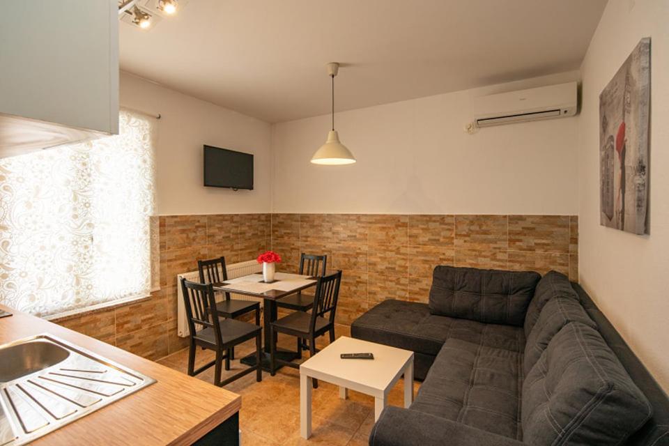 Apartment Nina 비오그라드나모루 외부 사진